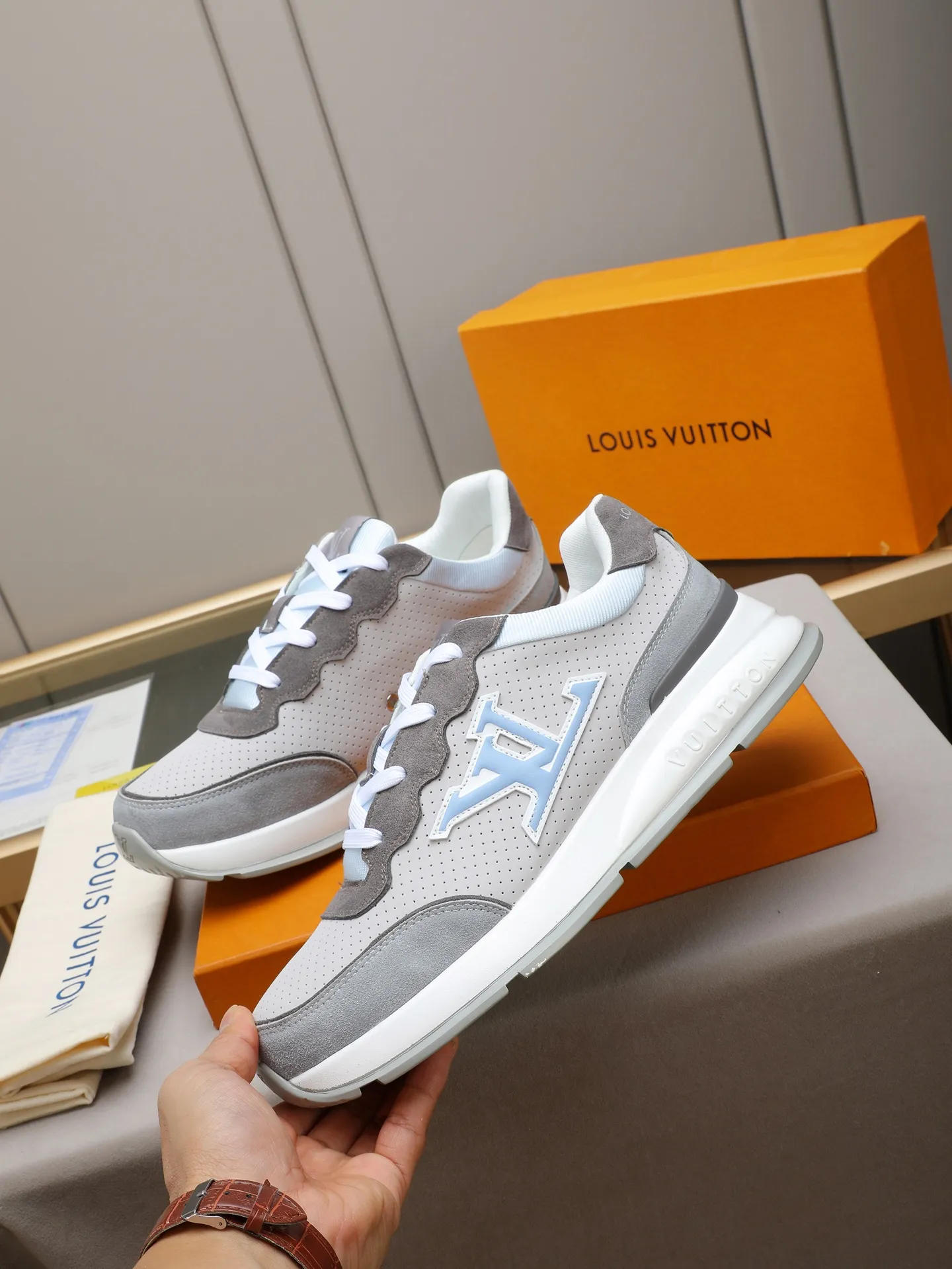 Men's shoes 💰460 Brand: LOUIS VUITTON Louis Vuitton LV Size: 38 39 40 41 42 43 44 (45 customized) Fabric: original cowhide cowhide 🔸Inside of: mesh 🔺Sole: counter foam outsole